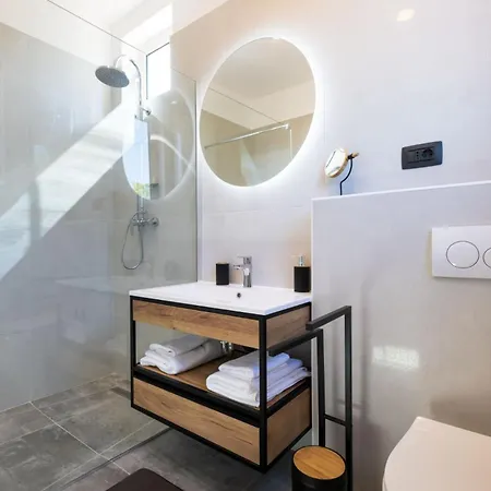 Alexis - Mediterranean Luxury Living מאלי לוסיניי