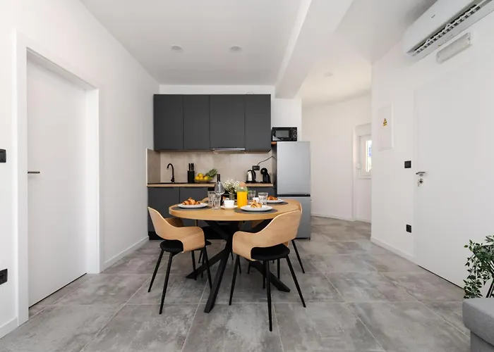 アパート Alexis マリ・ロシニュ