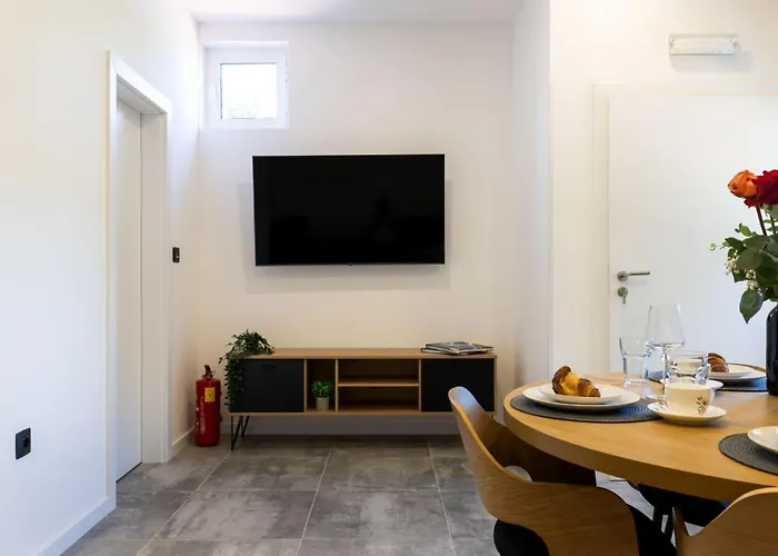 Alexis アパート マリ・ロシニュ