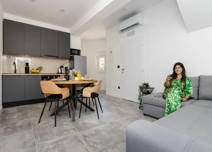 Alexis * マリ・ロシニュ