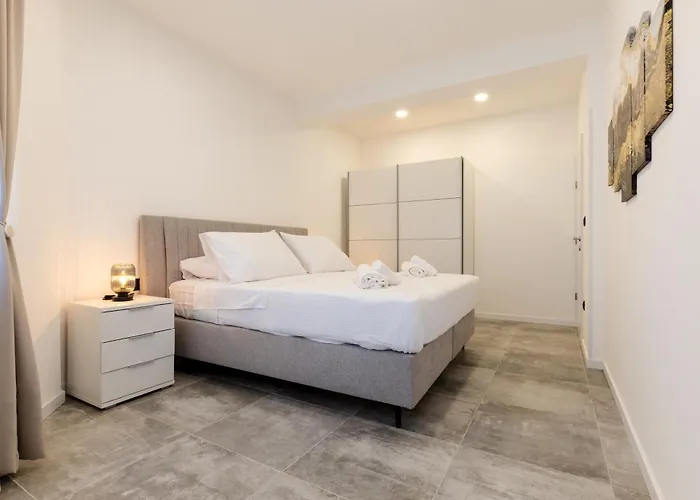 アパート Alexis マリ・ロシニュ