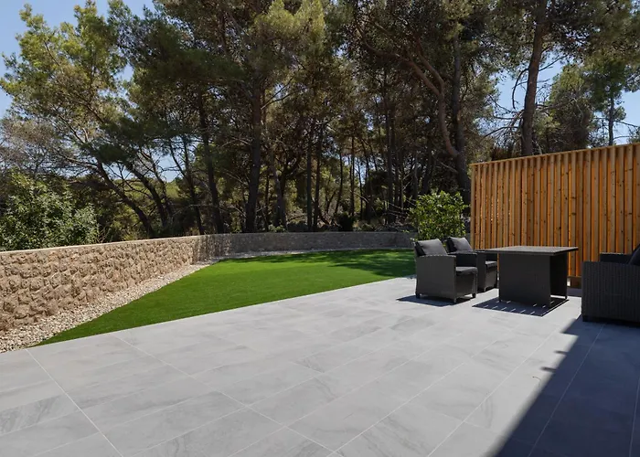 Alexis アパート マリ・ロシニュ